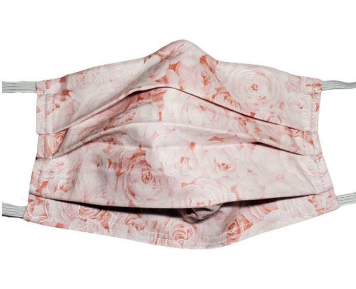 Metallic Pink Roses Wiederverwendbare Verstellbare Gesichtsmaske Mit Nasenklemme Draht Und Filterfach Metallic Pink Roses Wiederverwendbare Verstellbare Gesichtsmaske Mit Nasenklemme Draht Und Filterfach von LochNessLocker