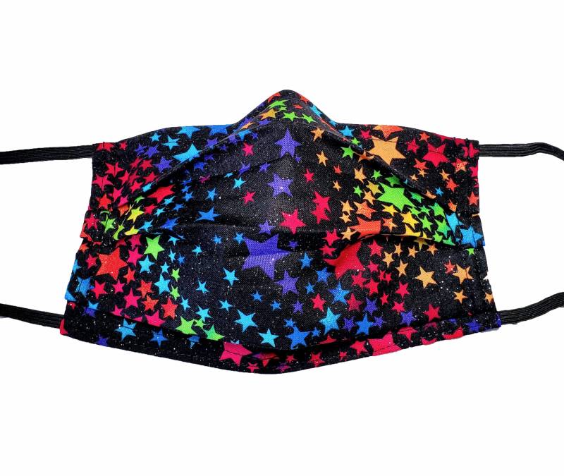 Regenbogen Funkelnde Sterne Wiederverwendbare Einstellbare Gesichtsmaske Mit Nasenklemme Draht Und Filterfach Regenbogen Funkelnde Sterne Wiederverwendbare Einstellbare Gesichtsmaske Mit Nasenklemme Draht Und Filterfach von LochNessLocker