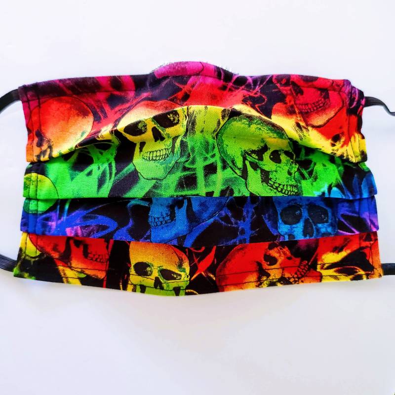 Regenbogen Schädel Wiederverwendbare Verstellbare Gesichtsmaske Mit Filter Fach Und Nasenklemme Draht Regenbogen Schädel Wiederverwendbare Verstellbare Gesichtsmaske Mit Filter Fach Und Nasenklemme Draht von LochNessLocker