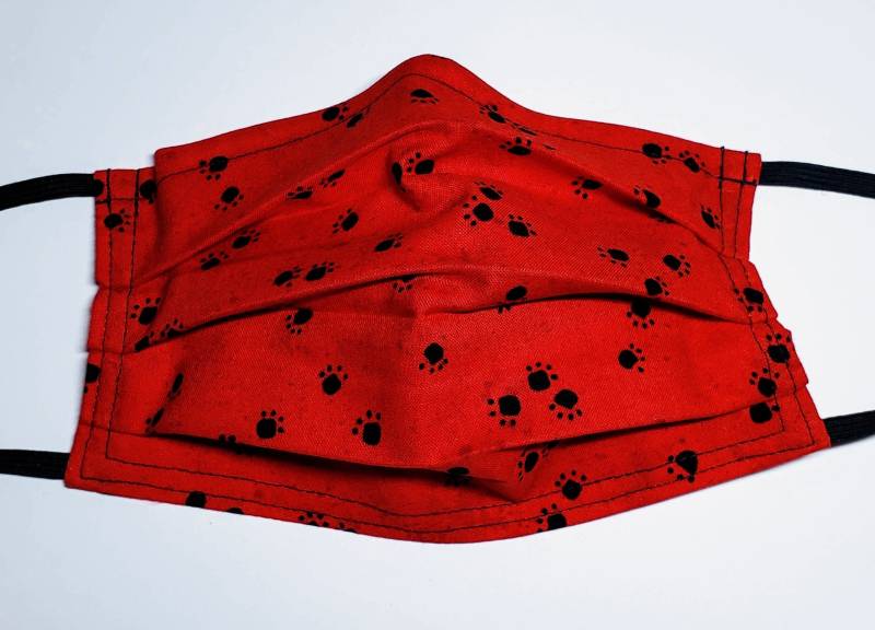 Rote Und Schwarze Pfotenabdruck-Wiederverwendbare Maske Rote Und Schwarze Pfotenabdruck-Wiederverwendbare Maske von LochNessLocker