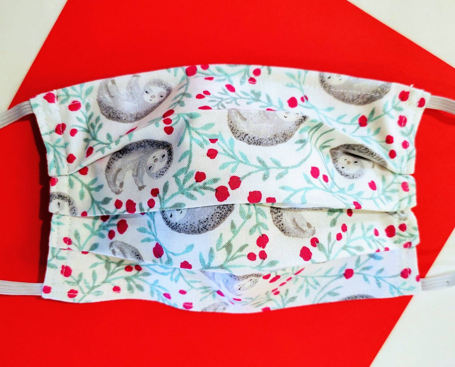 Schläfrige Faultier Wiederverwendbare Gesichtsmaske Mit Nasenbügeldraht Und Filterfach von LochNessLocker