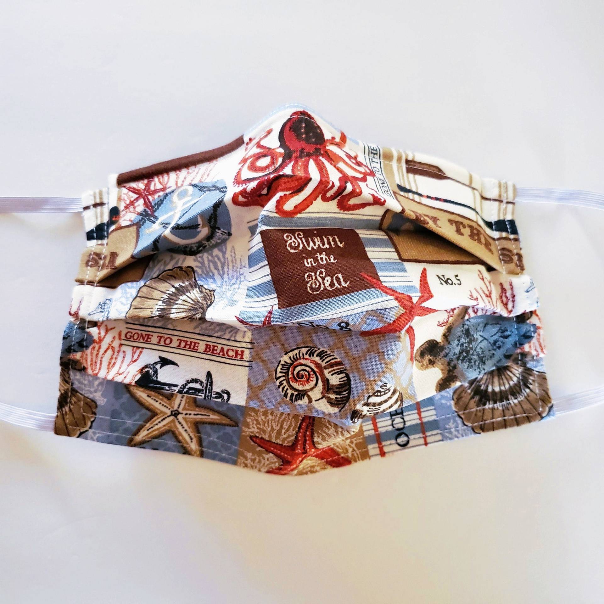 The Beach House Wiederverwendbare Verstellbare Gesichtsmaske Mit Filterfach Und Nasenklemme-Draht The Beach House Wiederverwendbare Verstellbare Gesichtsmaske Mit Filterfach Und Nasenklemme-Draht von LochNessLocker