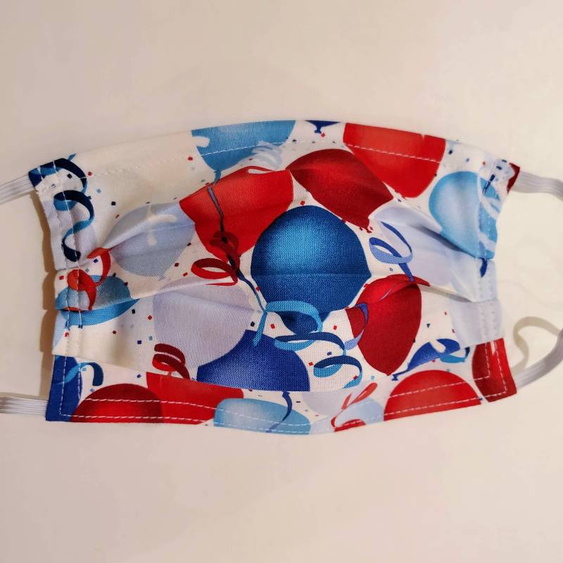 Wiederverwendbare Verstellbare Gesichtsmaske in Rot, Weiß Und Ballon Mit Filterfach Nasenklemmendraht Wiederverwendbare Verstellbare Gesichtsmaske in Rot, Weiß Und Ballon Mit Filterfach Nasenklemmendraht von LochNessLocker