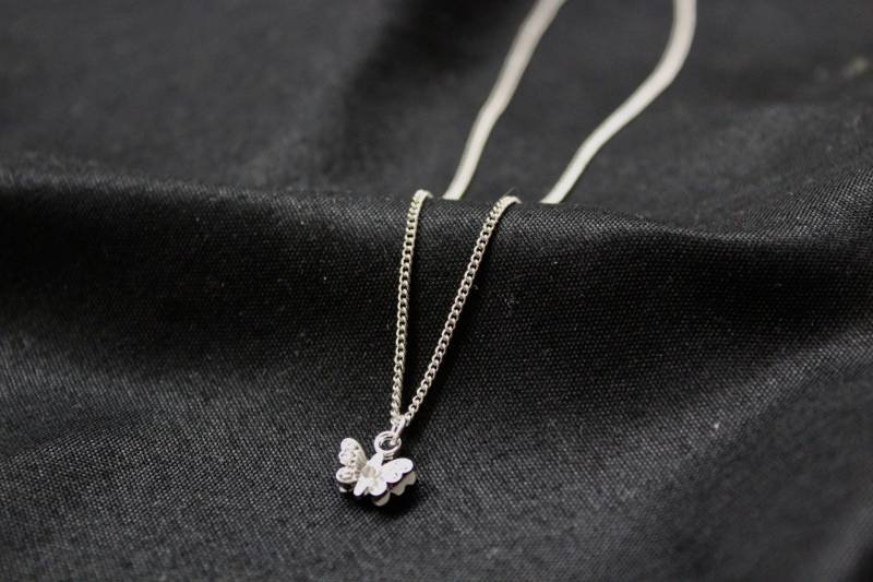 Silber Schmetterlings Halskette// Kette Mit Anhänger// Süße Feine Silber Schmetterlings Halskette// Kette Mit Anhänger// Süße Feine von LockchainJewelry