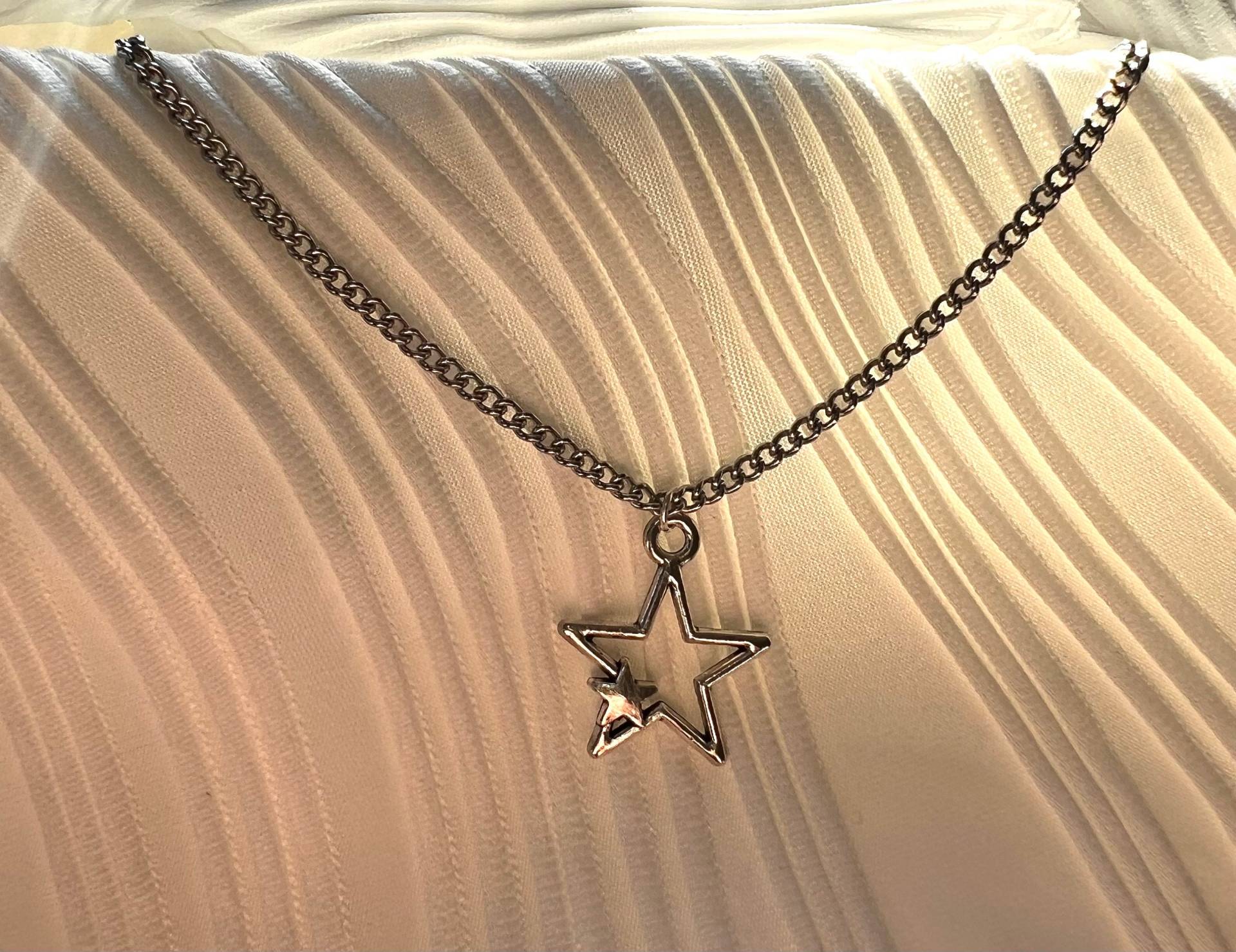 Silber Stern Halskette// Kette Mit Anhänger// Süße // Streetstyle Statement von LockchainJewelry