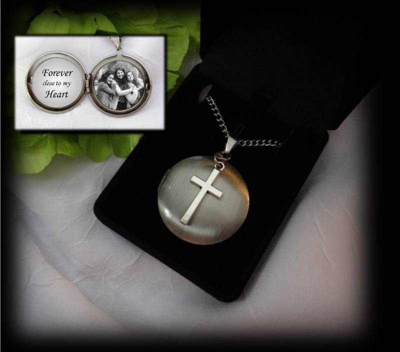 Cross Locket Für Männer Oder Frauen Mit Fotos Sie Platziert Cross Locket Für Männer Oder Frauen Mit Fotos Sie Platziert von LocketInYourHeart
