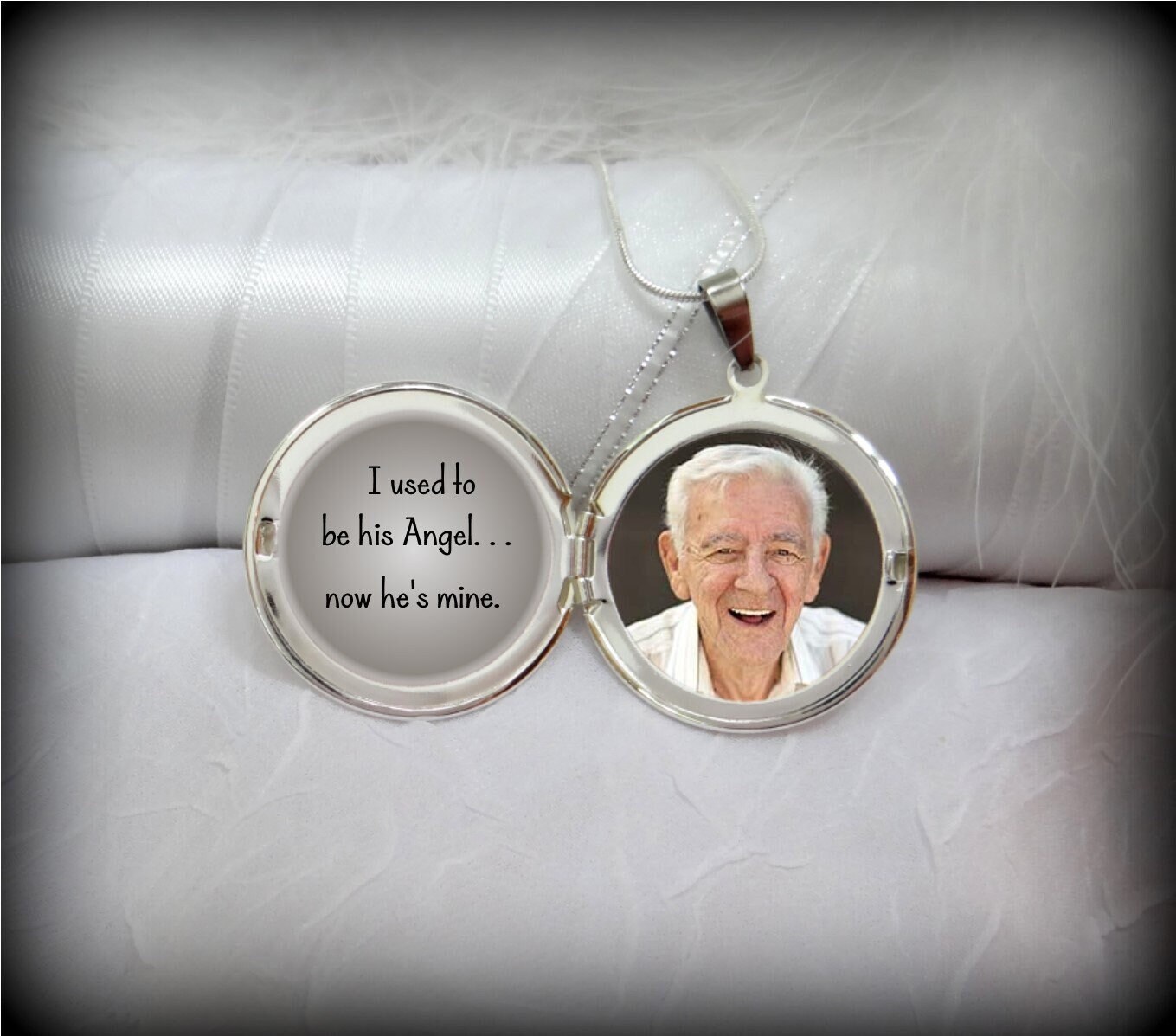 Custom Photo Locket - Mit Botschaft I Used To Be His Angel. . Jetzt Gehört Er Mir Custom Photo Locket - Mit Botschaft I Used To Be His Angel. . Jetzt Gehört Er Mir von LocketInYourHeart