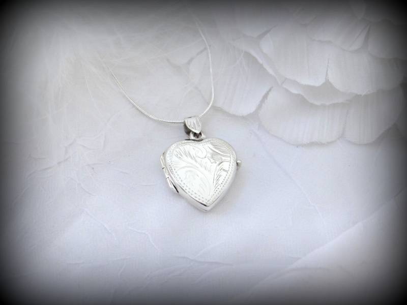 Kleine Herz Medaillon in Sterling Silber - Tiny Mini Für Kind Mädchen Kleine Herz Medaillon in Sterling Silber - Tiny Mini Für Kind Mädchen von LocketInYourHeart