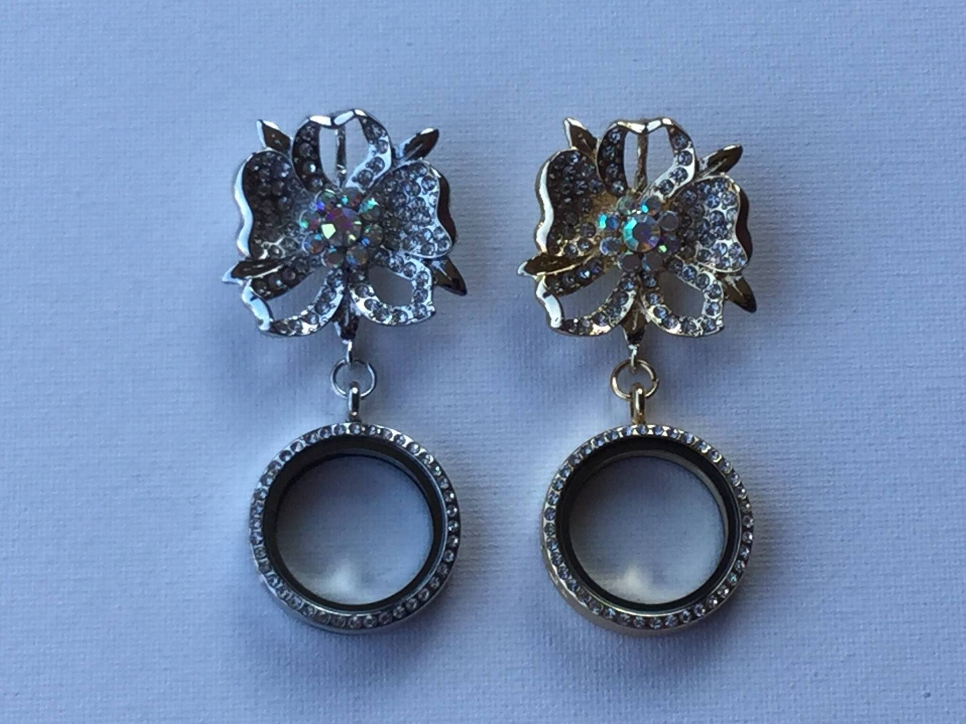 30 Mm Runde Blume Brosche Pin Schwimmende Medaillon Mit Strass 30 Mm Runde Blume Brosche Pin Schwimmende Medaillon Mit Strass von LocketsByML