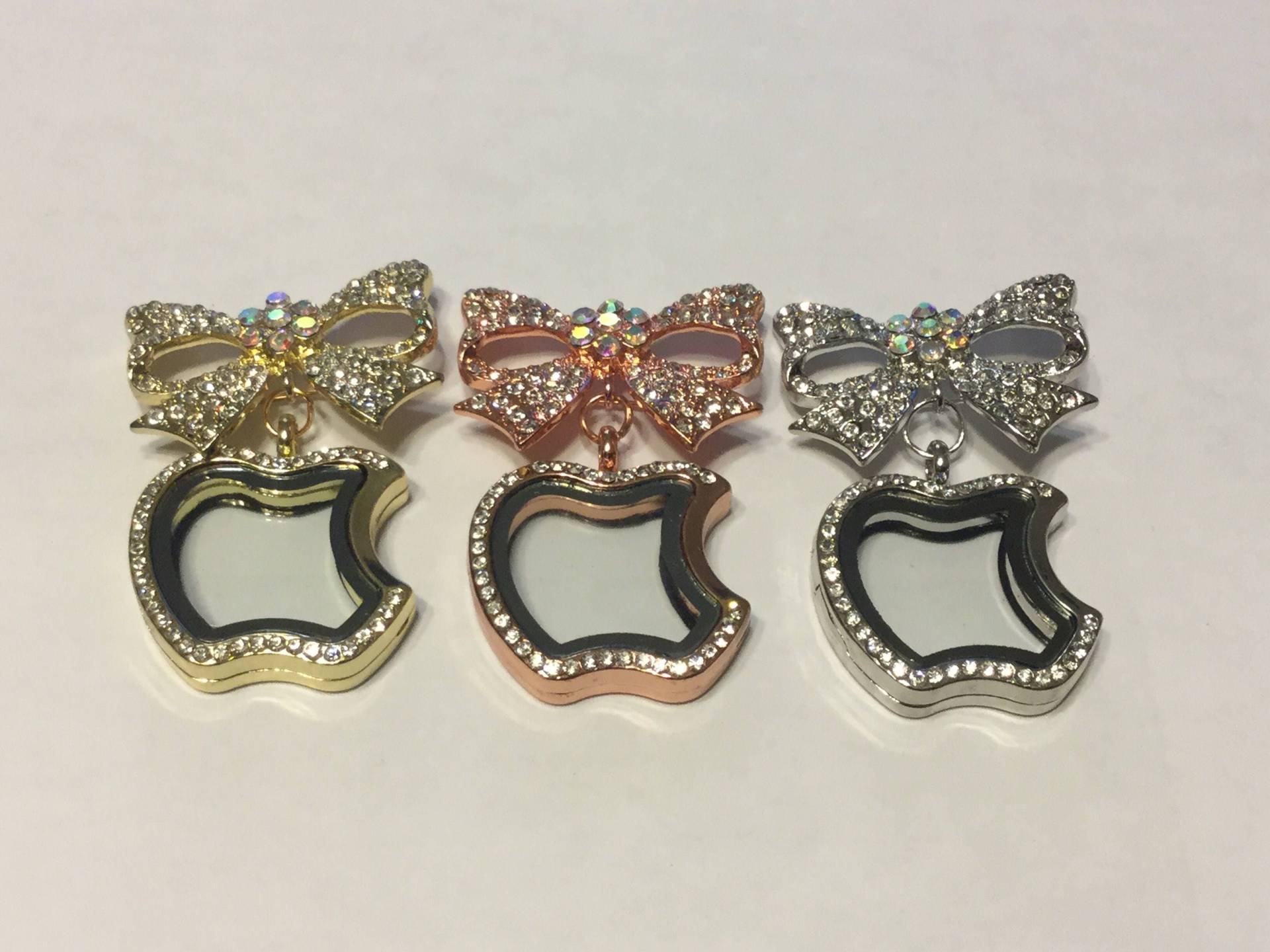 Apple-Brosche Mit Schleife Pin Leben Schwimmende Medaillon Strass Apple-Brosche Mit Schleife Pin Leben Schwimmende Medaillon Strass von LocketsByML