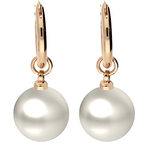 LÖB Creolen 750er Roségold Vergoldet Perlen Anhänger Weiß, Damen Ohrringe Perlenohrringe hängend Tropfen Tropfenform Tropfenanhänger Brautschmuck Rose Gold Schmuck von Löb