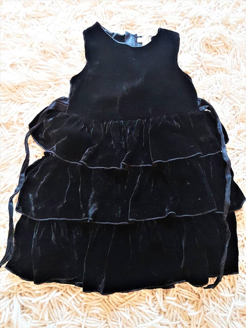 Schwarzes Crushed Samt Partykleid | Kind Schwarzes Crushed Samt Partykleid | Kind von LoekiesLemons