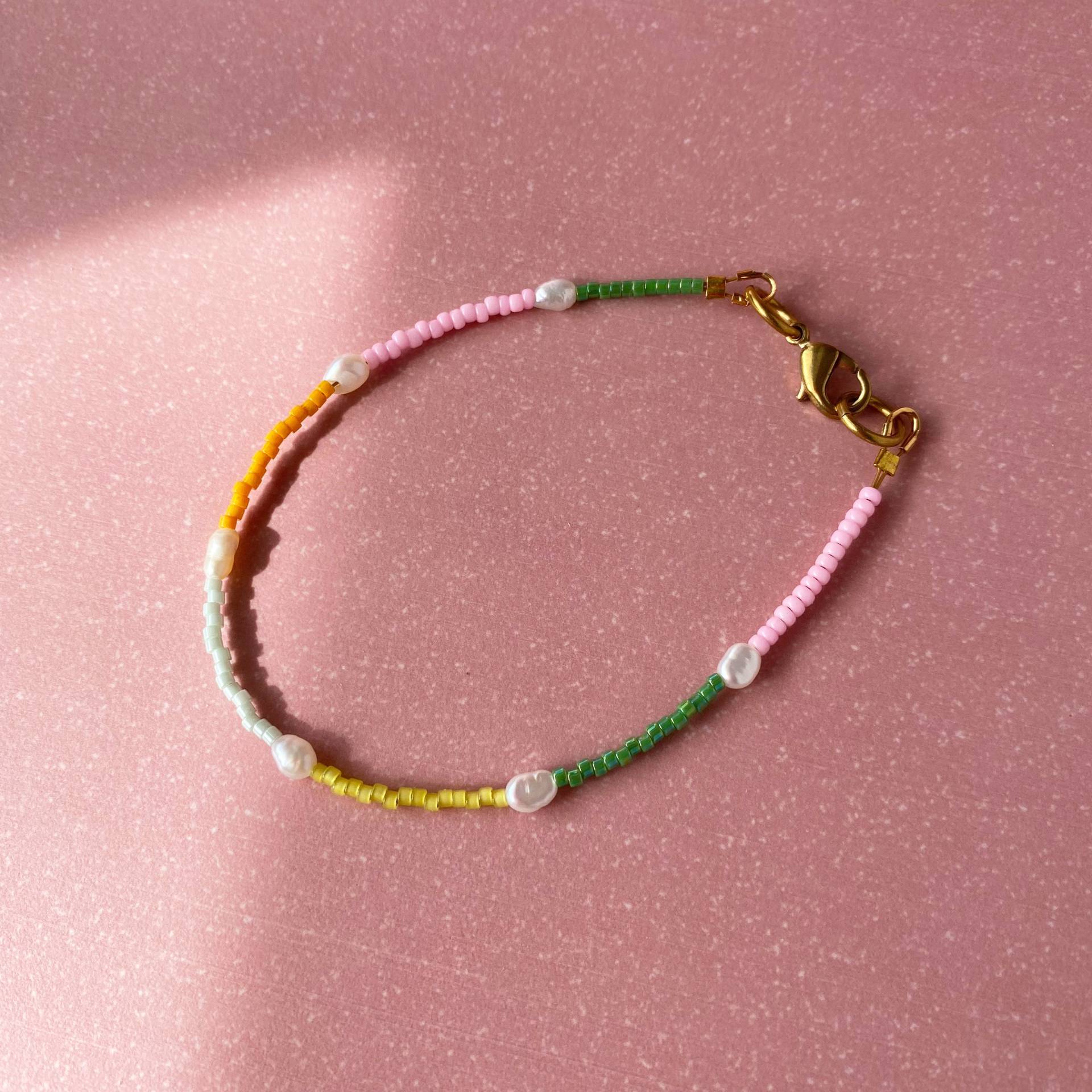 Knotenarmband, Senfgelb Und Rosa, Buntes Perlenarmband Mit Süßwasserperlen Glasperlen Knotenarmband, Senfgelb Und Rosa, Buntes Perlenarmband Mit Süßwasserperlen Glasperlen von LoelaLoela
