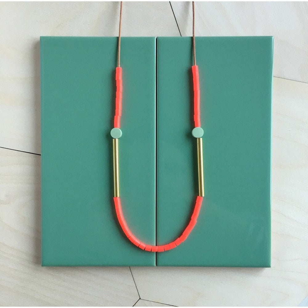 Korallen Perlen Halskette, Bunte Statement-Halskette, Helle Farben Korallen Perlen Halskette, Bunte Statement-Halskette, Helle Farben von LoelaLoela