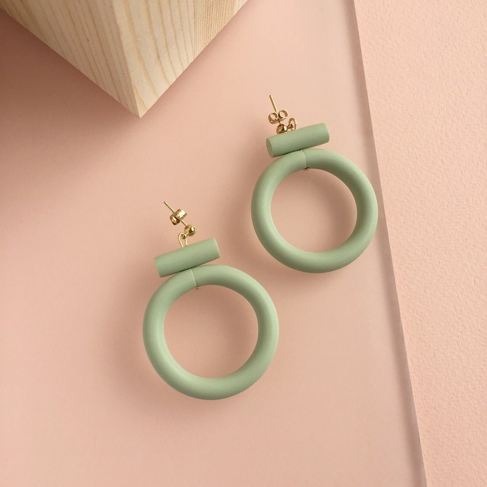 Kreis Ohrringe, Pistaziengrün, Bunte Statement Handgefertigte Ohrringe Kreis Ohrringe, Pistaziengrün, Bunte Statement Handgefertigte Ohrringe von LoelaLoela