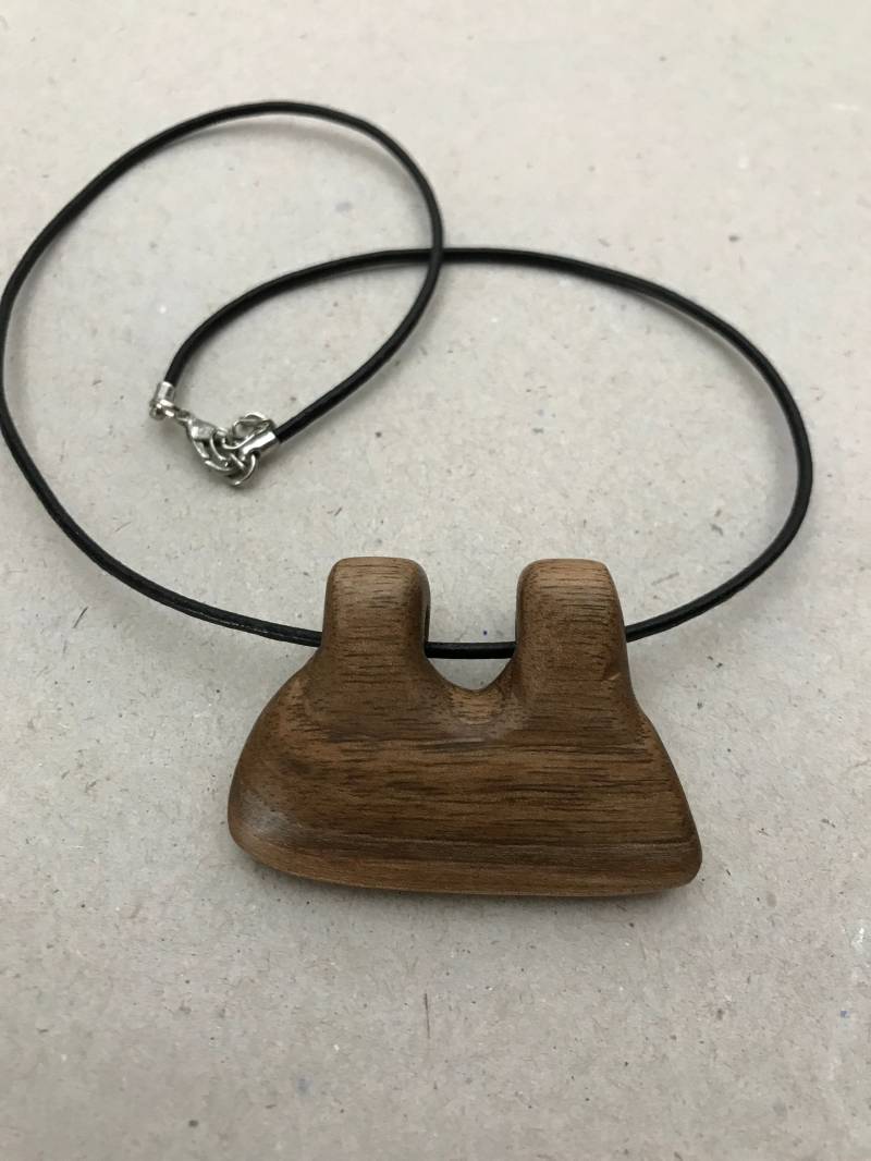 Holzschmuck, Schmuckanhänger Aus Holz, Lederband Holzschmuck, Schmuckanhänger Aus Holz, Lederband von Loewenburggalerie