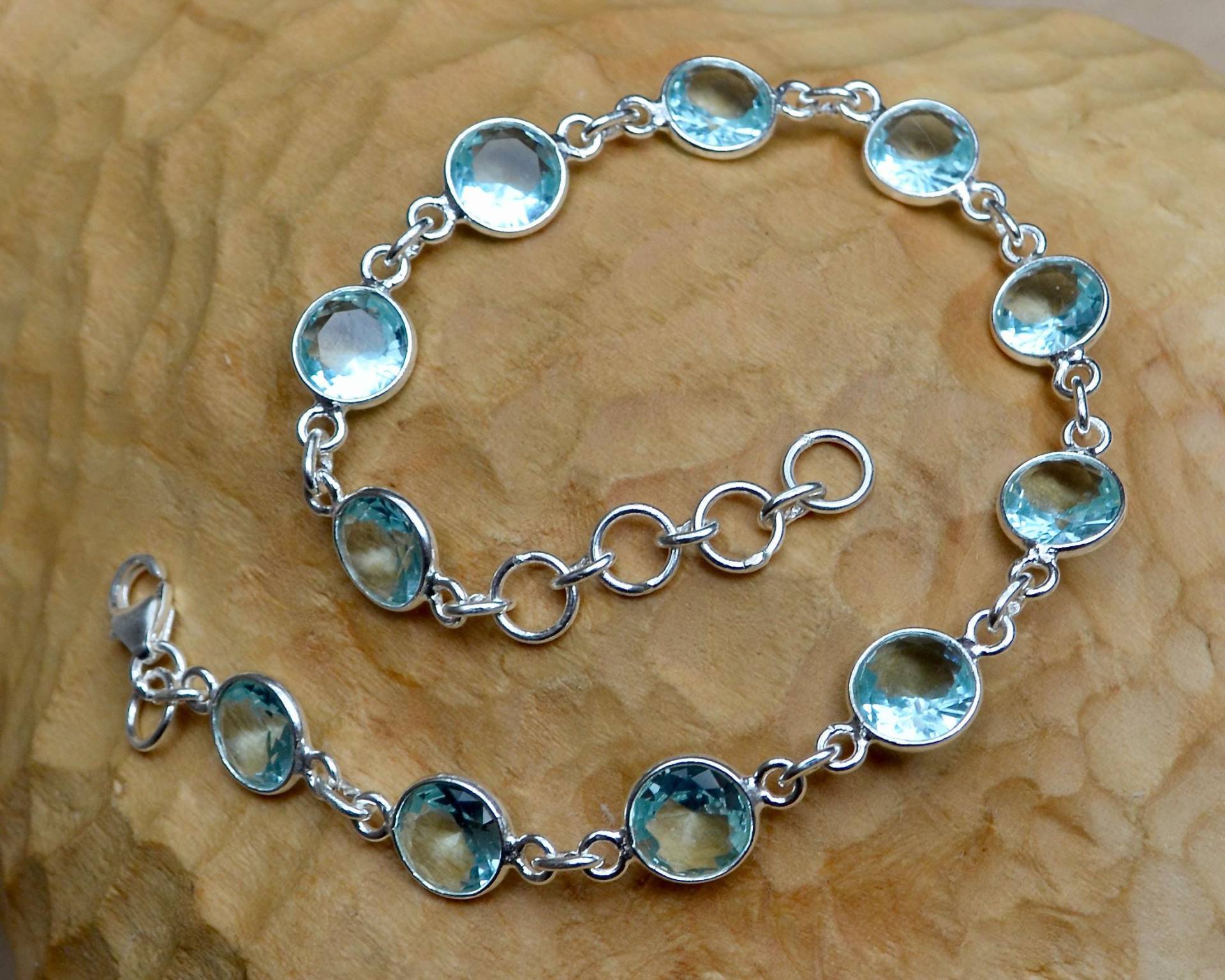 Blautopas Armband Sterling Silber Verstellbar 18-21 cm | 11x Edelstein 7mm Karabiner Verschluss Rundschliff 3 Stück Verfügbar von Loewenherzschmuck