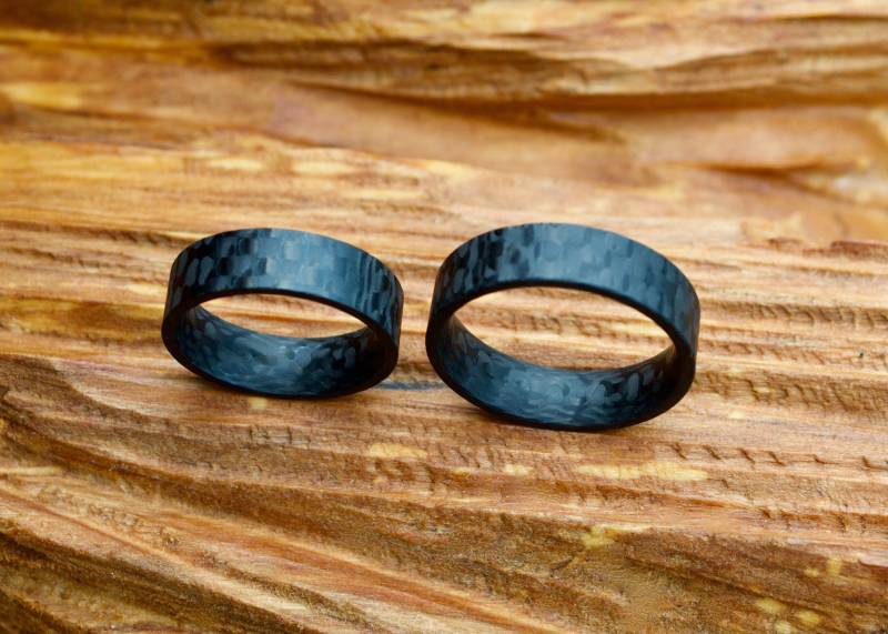 Eheringe Ohne Stein, Carbon, Partnerringe, Unisex Trauringe von Loewenherzschmuck