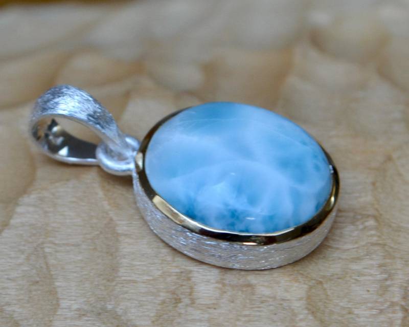 Larimar Anhänger Oval | Silber Gebürstet & Teilvergoldet 5 Mikron Edelstein 16x13 Mm 24x15 Unikat Schmuck von Loewenherzschmuck