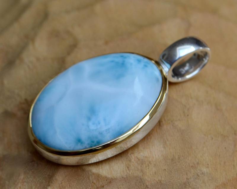 Larimar Anhänger Silber Vergoldet | 925 Teilvergoldet 5 Mikron Ovaler Edelstein 22x15 Mm Gesamt 32x17 Unikat Schmuck Larimar Anhänger Silber Vergoldet | 925 Teilvergoldet 5 Mikron Ovaler Edelstein 22x15 Mm Gesamt 32x17 Unikat Schmuck von Loewenherzschmuck