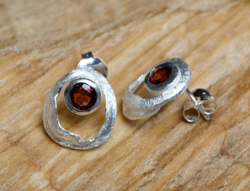 Ohrstecker Granat Sterling Silber Facettierte Ohrringe Für Frauen von Loewenherzschmuck