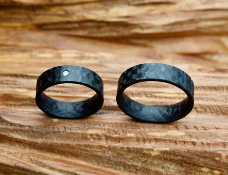 Trauringe, Carbon, Diamant | 0, 03 Ct W/Si, Partnerringe, Eheringe von Loewenherzschmuck