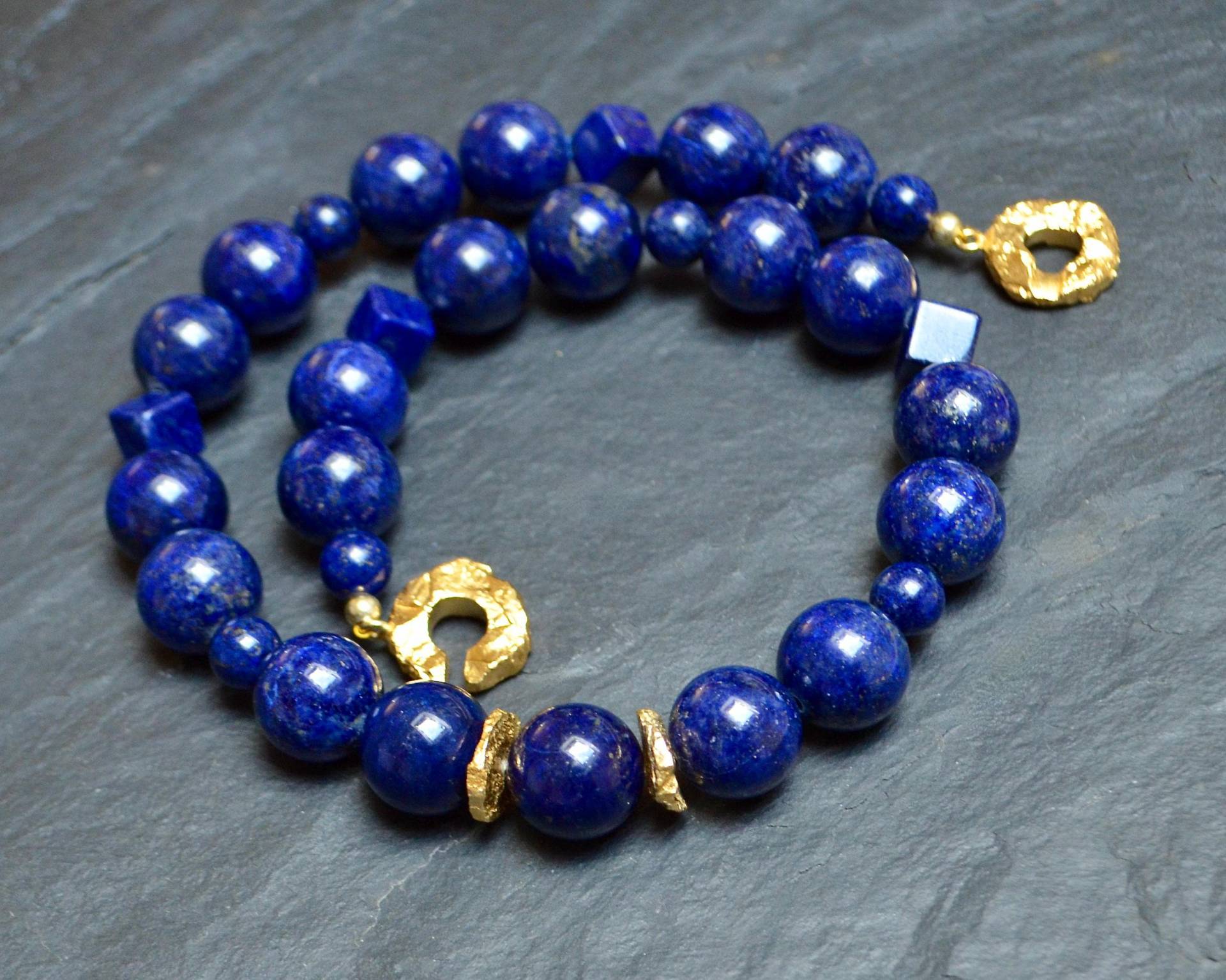 statement-Kette Mit Lapislazuli & Vergoldetem Silber | 43 cm 120 G Designer-Knebelverschluss von Loewenherzschmuck