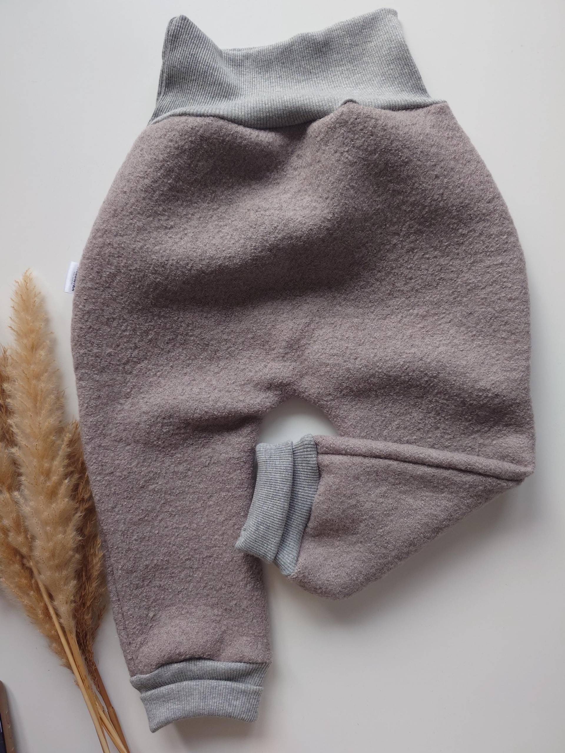 Baby Wollwalkhose Handmade - Walkhose Für Winter, Bequeme Mitwachshose, Aus Naturwolle, Ideal Kalte Tage von Loewenstich