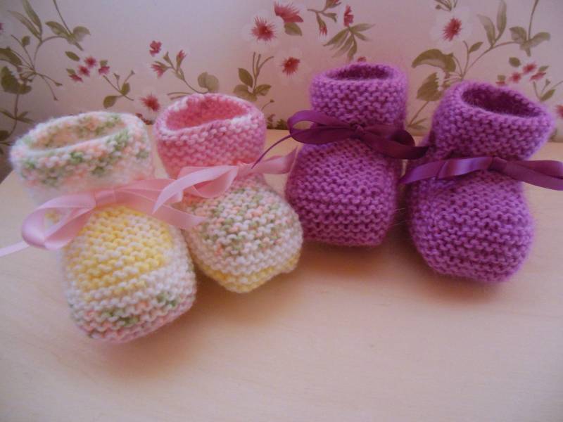 Gestrickte Babyhausschuhe in Verschiedenen Farben von LogiqueCadeaux