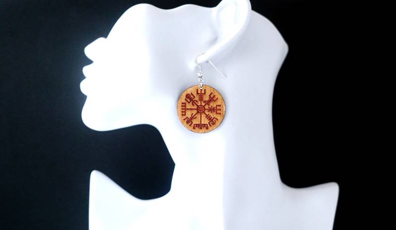 Wikinger Kompass - Vegvisir Ohrhäner Miriquidi // Holzschmuck Ohrringe Paar Verschiedene Holzarten 925Er Silber | Rhodiniert von LogoGlas