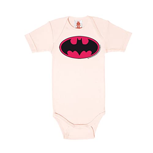 Logoshirt® DC Comics I Batman I Logo Pink I Baby Body Print I Kurzarm I Kleinkind I Mädchen I 100% Baumwolle I Hellrosa I Lizenziertes Originaldesign I Größe 98/104 von Logoshirt