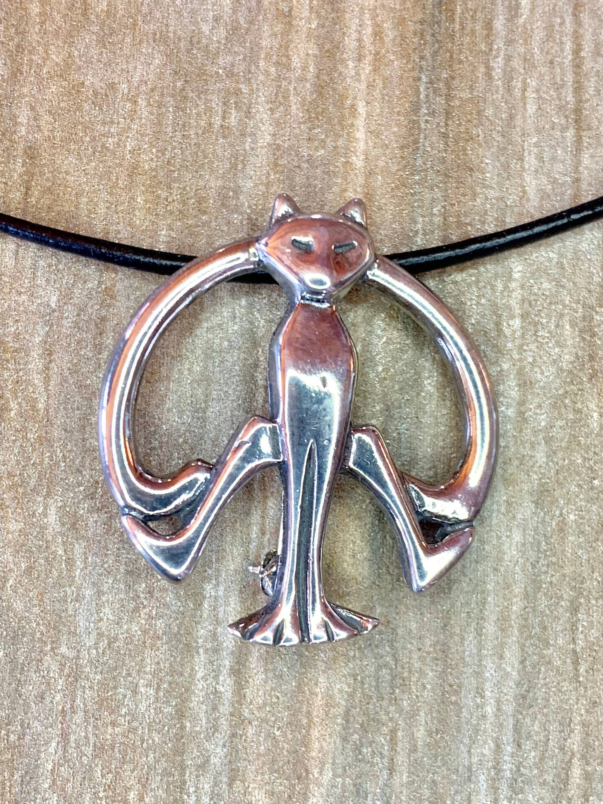 Katze Peace Zeichen Halskette, Kitty Schmuck, Feline Charme, Geschenk Für Sie, Geschenke Katzenliebhaber, Tiere, Katzendame Katze Peace Zeichen Halskette, Kitty Schmuck, Feline Charme, Geschenk Für Sie, Geschenke Katzenliebhaber, Tiere, Katzendame von LoisWagnerOriginals