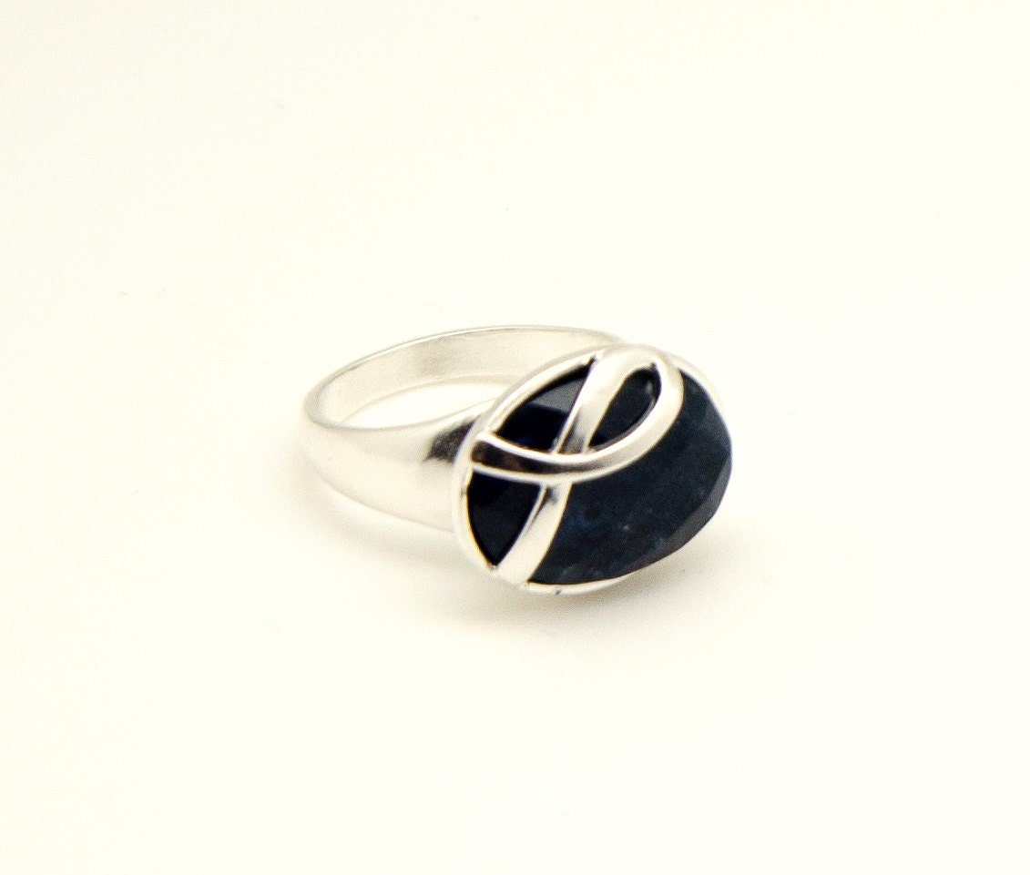 Krebs Awareness Ring Dickdarm Dunkelblau, Krieger, Anhänger Und Überlebende Geschenk, Blaues Band Schmuck Krebs Awareness Ring Dickdarm Dunkelblau, Krieger, Anhänger Und Überlebende Geschenk, Blaues Band Schmuck von LoisWagnerOriginals
