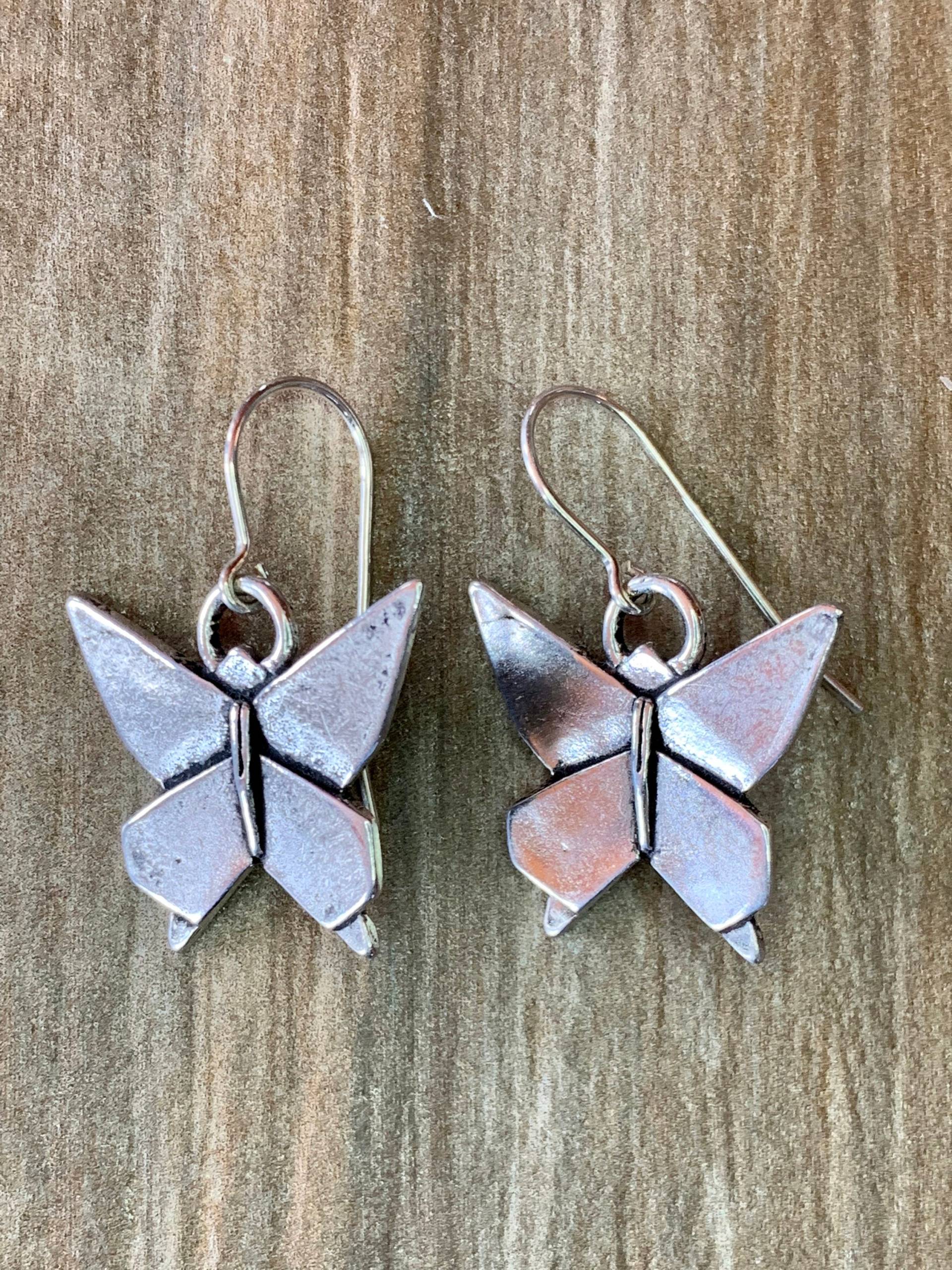 Origami Schmetterling Ohrringe, Symbol Der Transformation, Leichtigkeit Und Freude, Feiern Veränderung, Geschenke Für Sie, Natur Tierliebhaber Origami Schmetterling Ohrringe, Symbol Der Transformation, Leichtigkeit Und Freude, Feiern Veränderung, Geschenke Für Sie, Natur Tierliebhaber von LoisWagnerOriginals