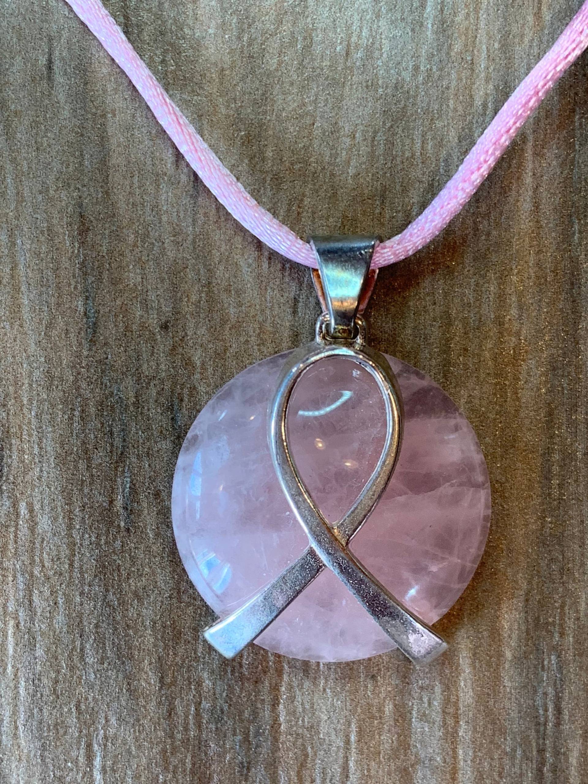 Runde Brustkrebs-Band-Halskette, Dankbarkeit Für Das Leben, Unterstützer - Und Überlebens-Geschenk, Rosa Band-Schmuck, Rosenquarz-Schmuck Runde Brustkrebs-Band-Halskette, Dankbarkeit Für Das Leben, Unterstützer - Und Überlebens-Geschenk, Rosa Band-Schmuck, Rosenquarz-Schmuck von LoisWagnerOriginals