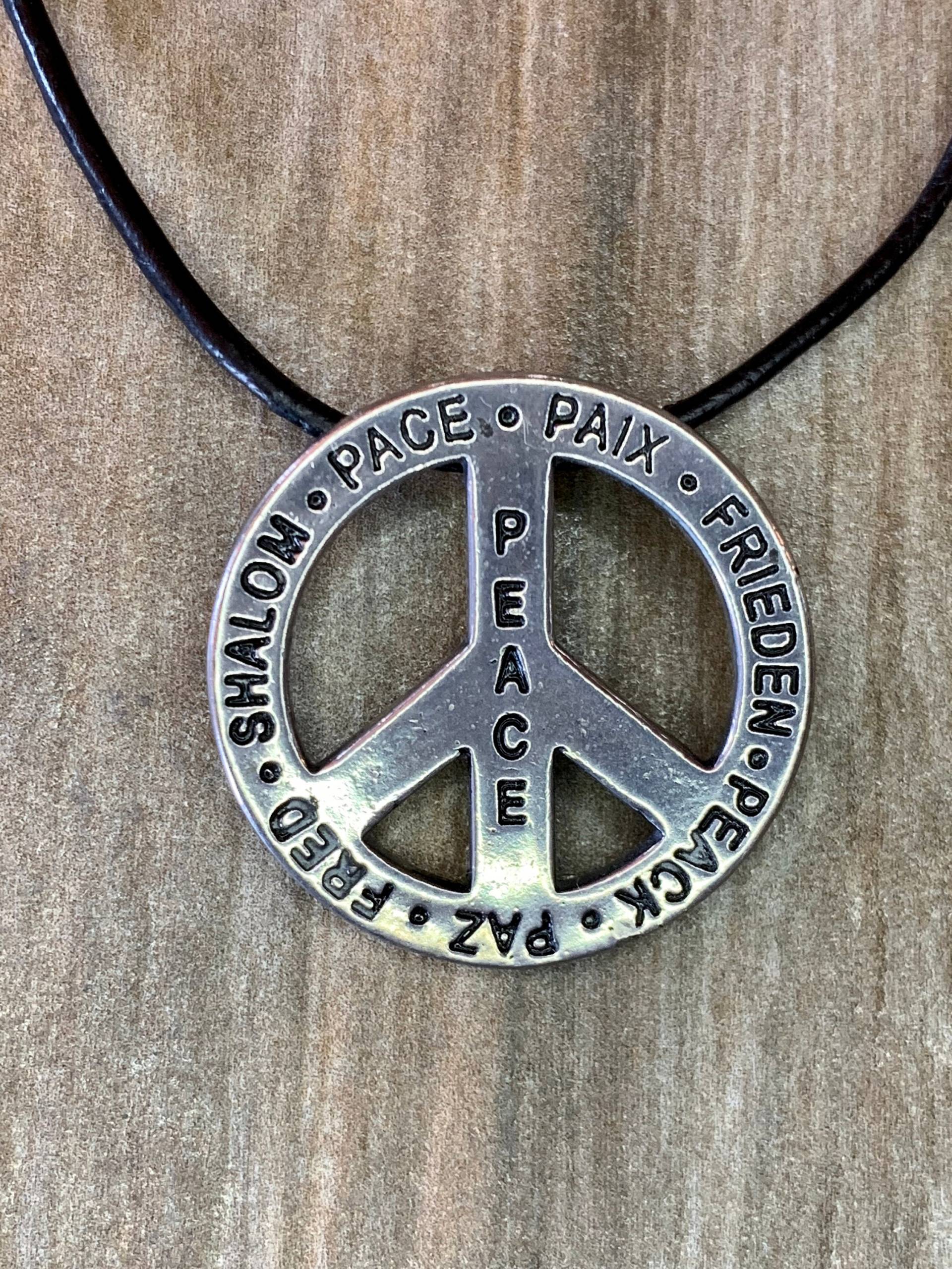 Universal Peace Halskette, Einheit Der Welt, Feiern, Mehrere Sprachen, Geschenke Für Sie Universal Peace Halskette, Einheit Der Welt, Feiern, Mehrere Sprachen, Geschenke Für Sie von LoisWagnerOriginals