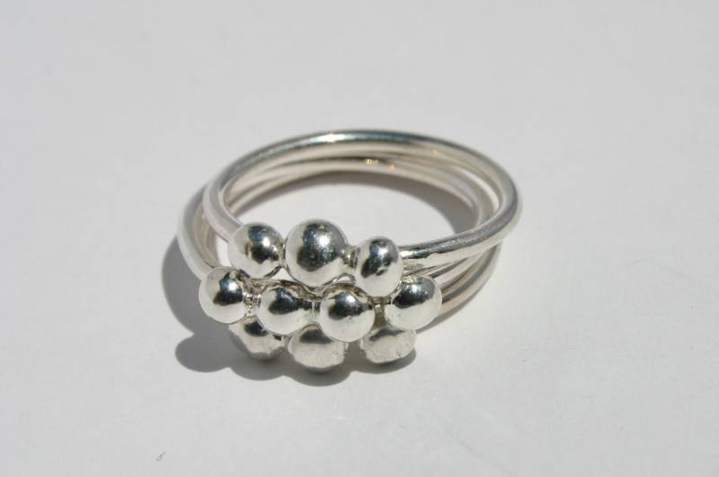 Sterling Silber Triple Stacking Ringe Mit Silberkugeln, Handgemachter Ss Ring Sterling Silber Triple Stacking Ringe Mit Silberkugeln, Handgemachter Ss Ring von LokiblueCreations