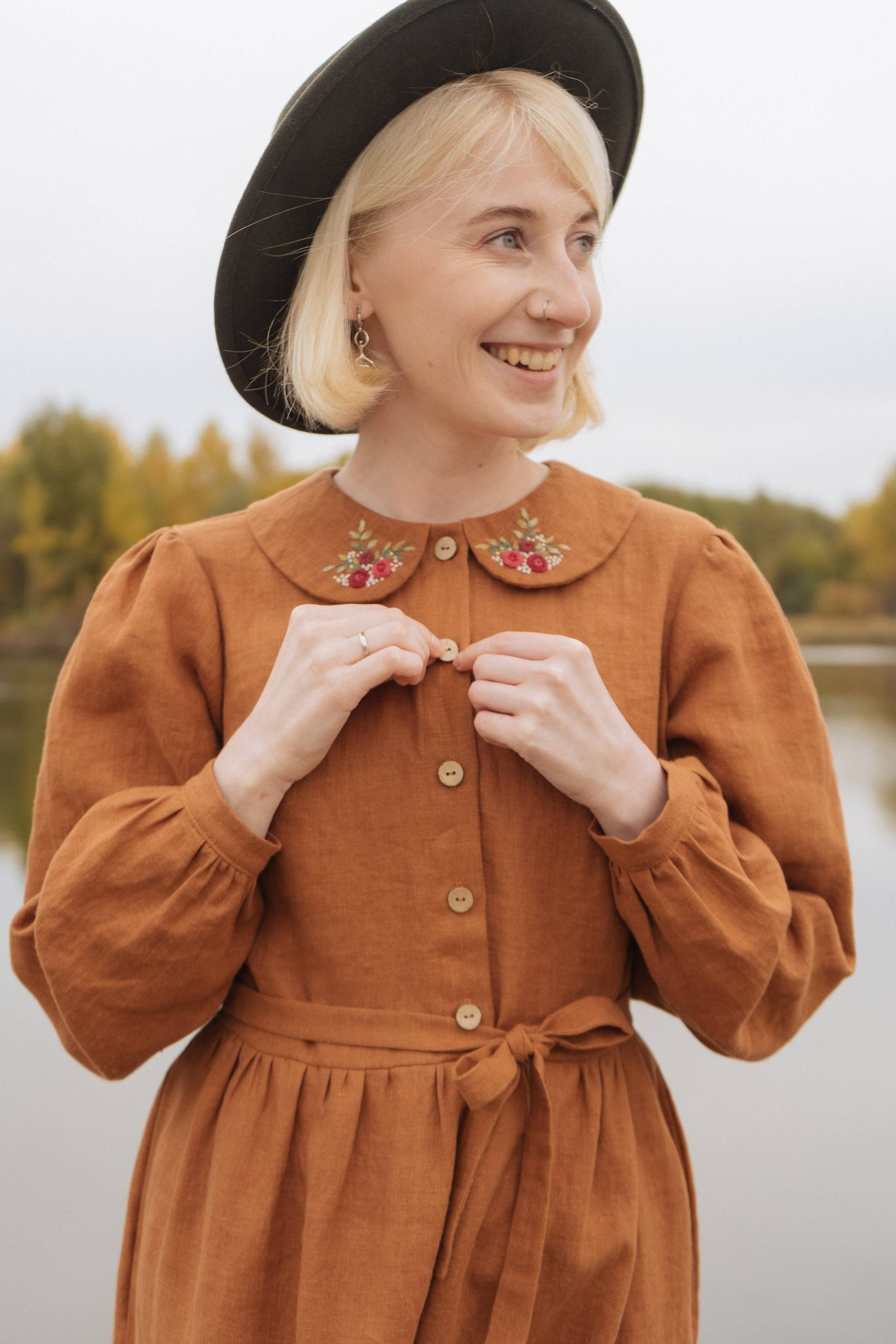 Peter Pan Kragen Bescheidenes Kleid Mit Puffärmeln, Hand Bestickt Langarm Kleid, Cottagecore von Lokonkokon