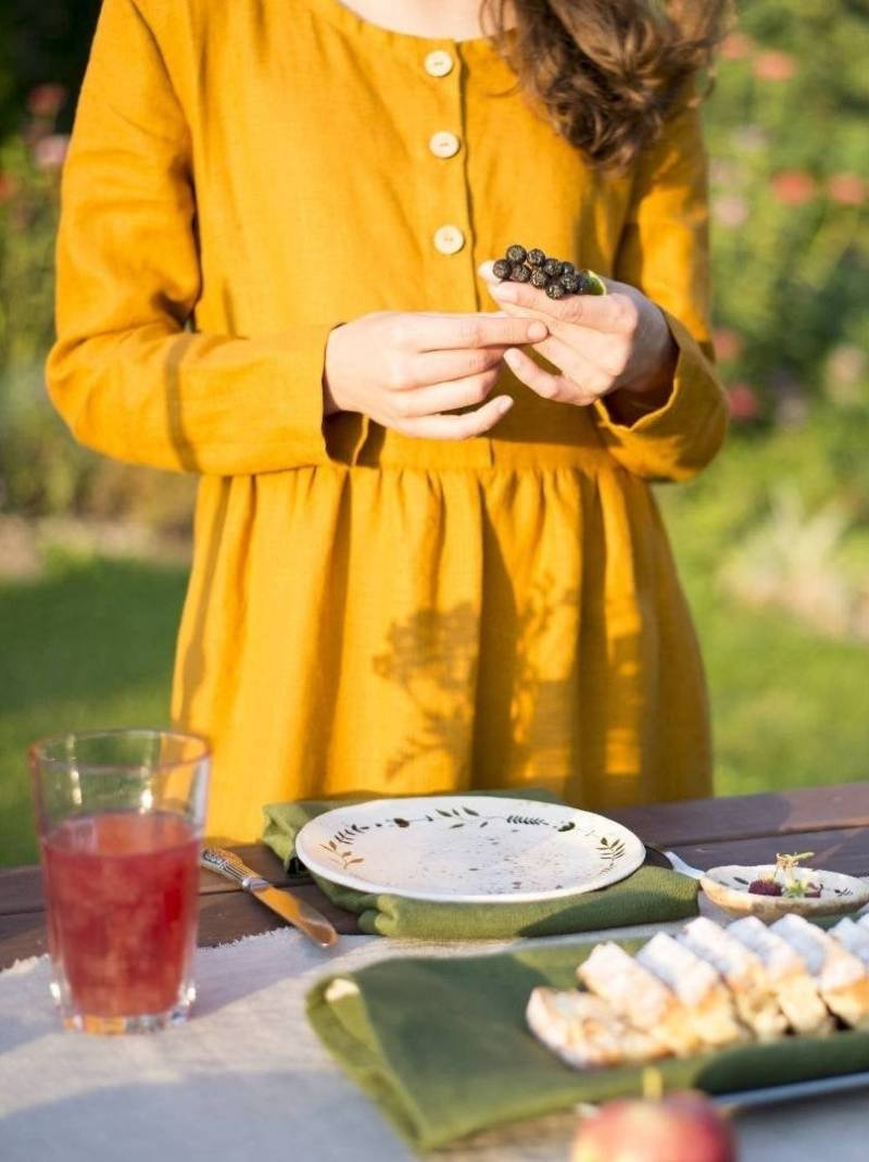 Langes Bescheidenes Leinenkleid Mit Knöpfen Vorne, Bauernkleid, Umstandsmode von Lokonkokon