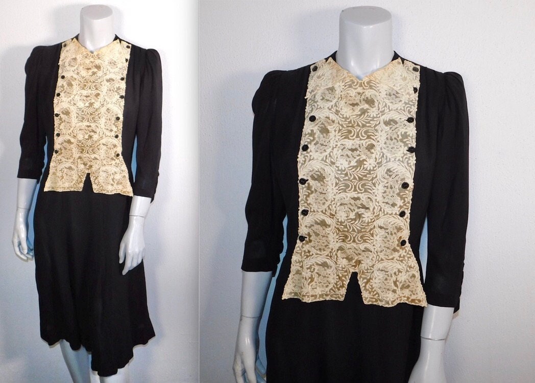 Adorable Late 30S/Early 40S Spitze Lätzchen Front Rayon Kleid von LolaAndBlack