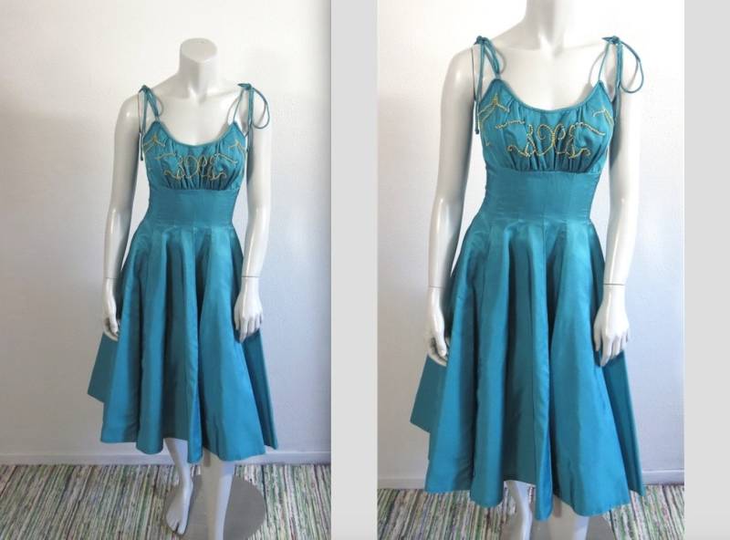 Vintage 1950S Elaine Terry Teal Blue Ballkleid Mit Perlenmieder von LolaAndBlack