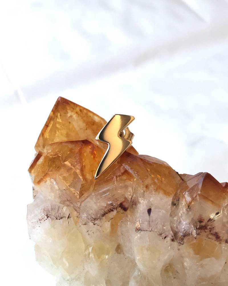 Goldene Ohrstecker/Blitz Statement Ohrringe Gelbgold von LolaAndCash