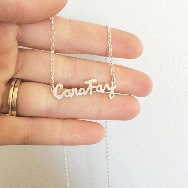 Silberne Namens-Halskette/Anpassbarer Namens-Anhänger Personalisierte Geschenke Für Brautjungfern, Beste Freundin Oder Geschenk Zum Abschluss von LolaAndCash