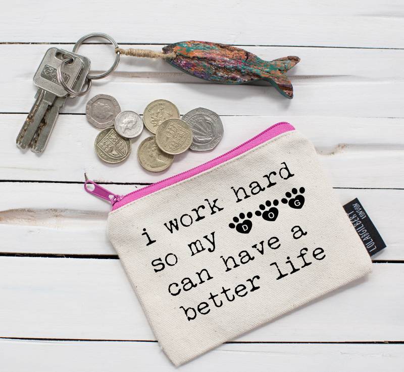 Ich Arbeite Hart, So Dass Mein Hund Ein Besseres Leben Haben Kann Hochwertige Geldbörse Ich Arbeite Hart, So Dass Mein Hund Ein Besseres Leben Haben Kann Hochwertige Geldbörse von LolaAndGilbert