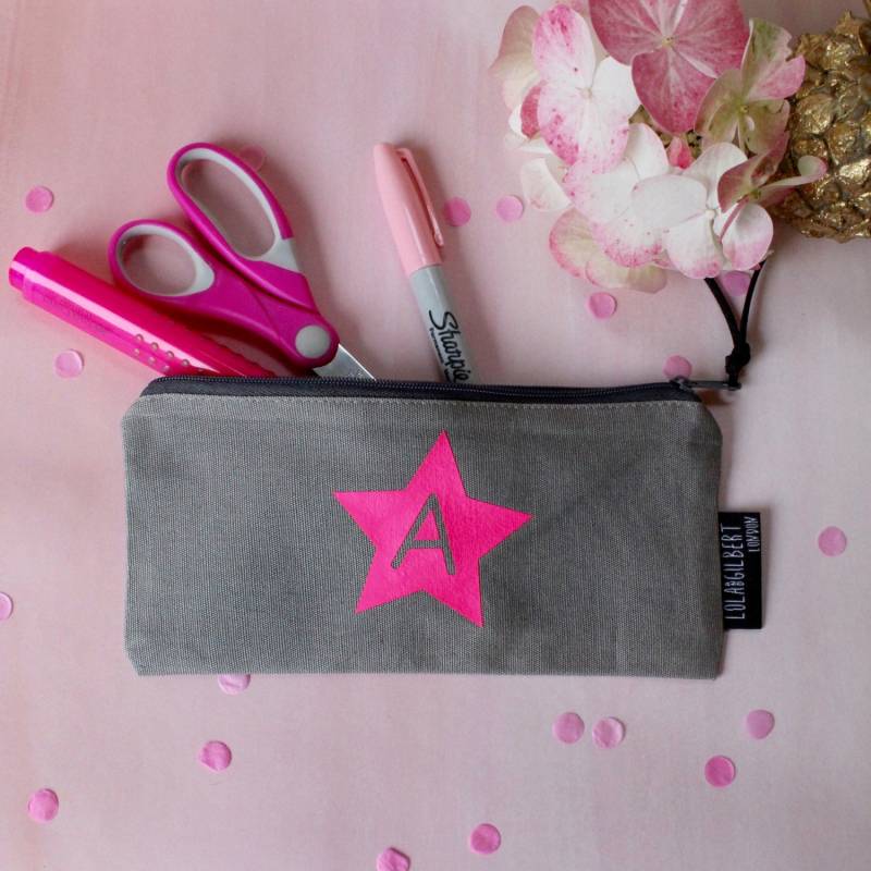 Neon Buchstaben Federmäppchen Neon Buchstaben Federmäppchen von LolaAndGilbert