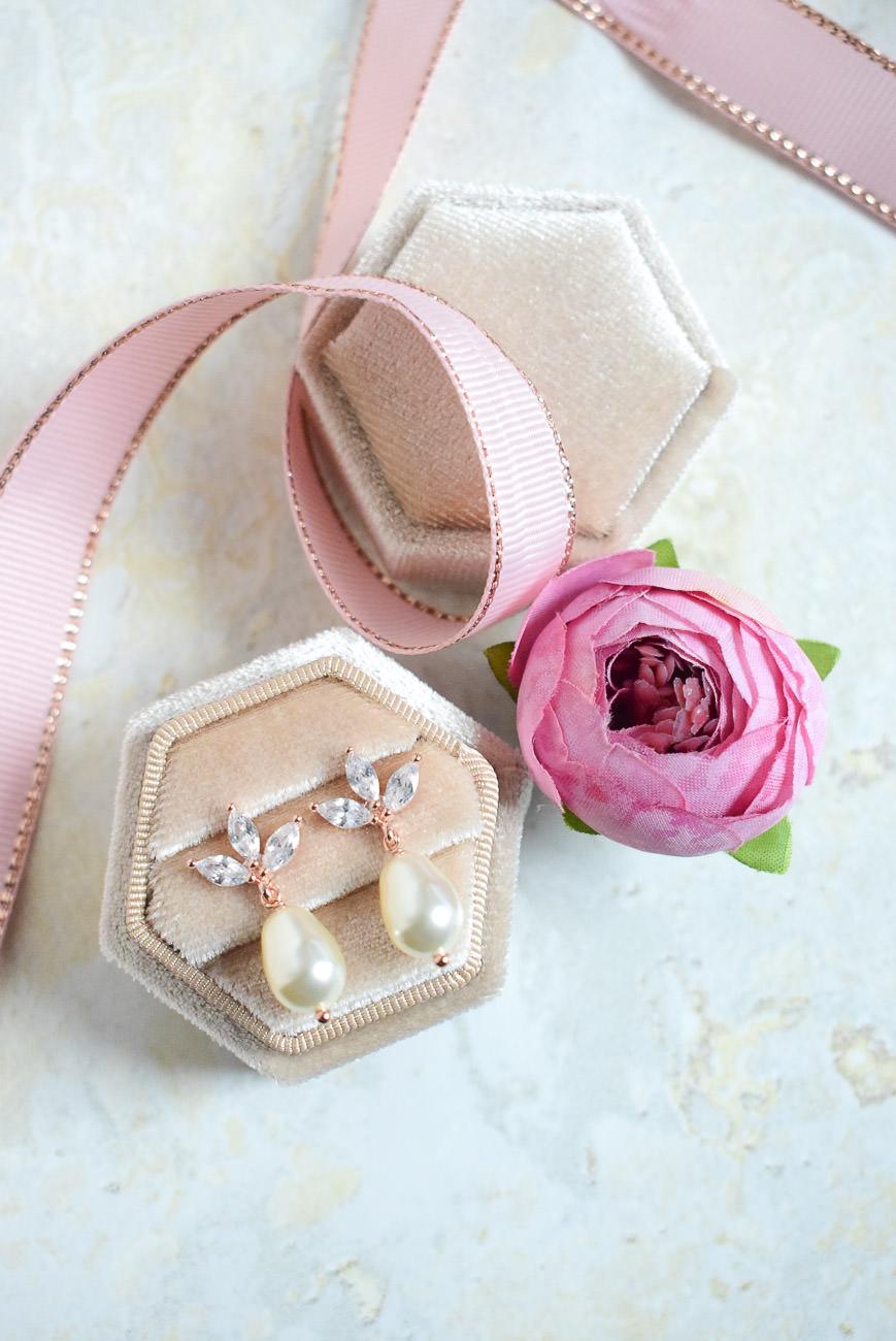 Cassandre - Brautohrringe, Perlmuttartige Kristallbirne Und Zirkoniumkristalle Hochzeitsschmuck Cassandre - Brautohrringe, Perlmuttartige Kristallbirne Und Zirkoniumkristalle Hochzeitsschmuck von LolaFramboisebijoux