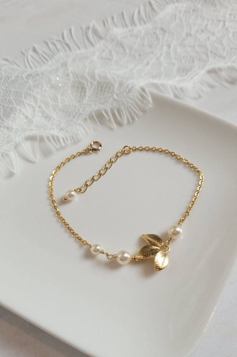 Zen - Brautarmband Im Boho- Oder Landhausstil Mit Blättern Und Perlen Hochzeitsschmuck Zen - Brautarmband Im Boho- Oder Landhausstil Mit Blättern Und Perlen Hochzeitsschmuck von LolaFramboisebijoux