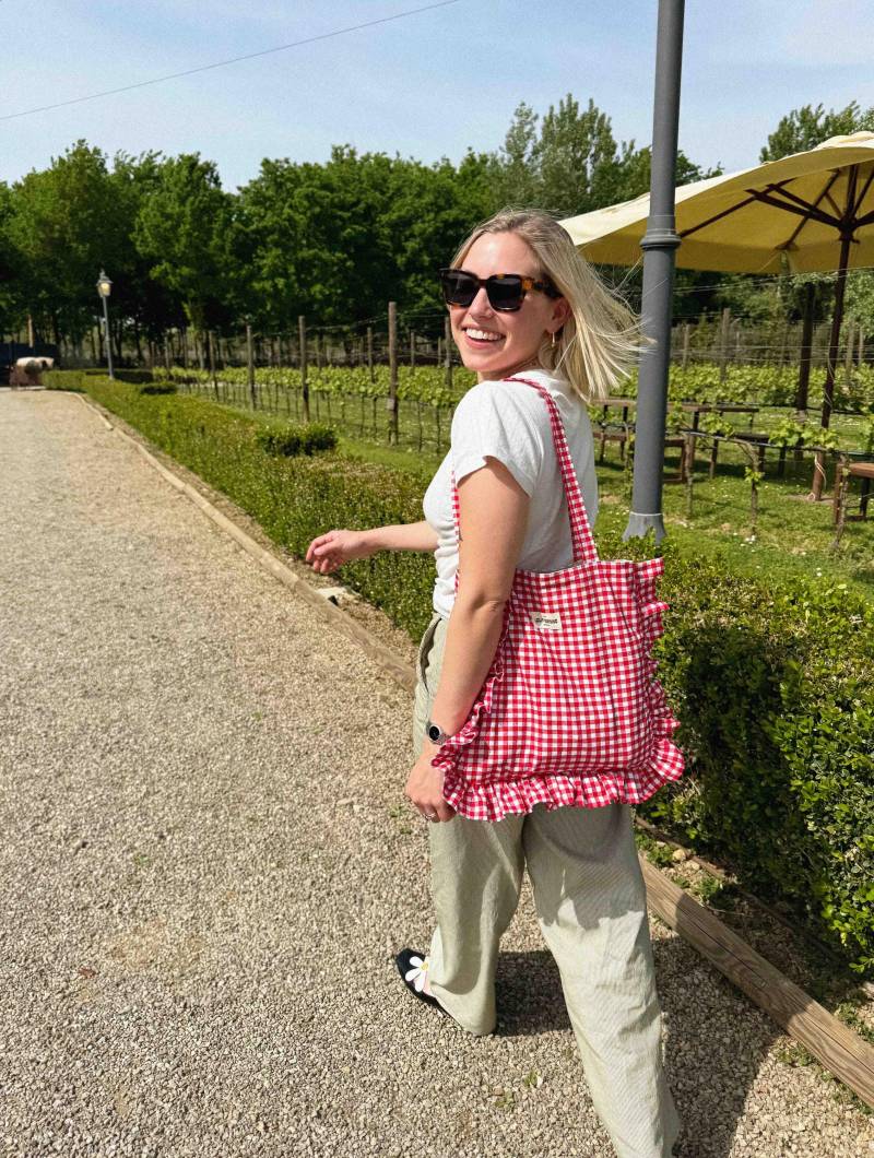 Handgemachte Rüschen-Einkaufstasche Mit Reißverschlusstasche Handgemachte Rüschen-Einkaufstasche Mit Reißverschlusstasche von LolaJeanneDesigns