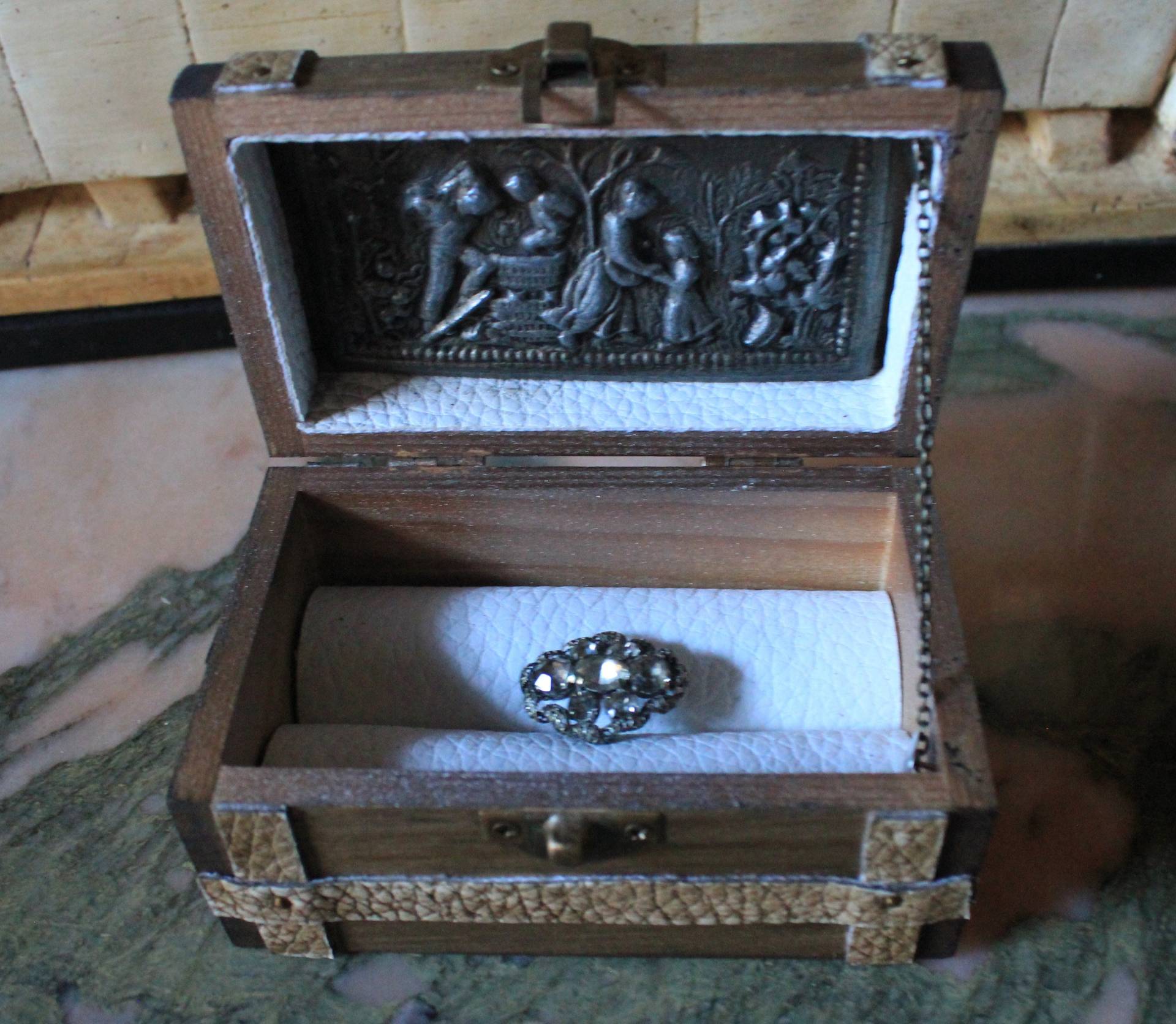 Antike Silberbrosche, Vintage Brosche, Brosche Mit Geschnitztem Glas, Benutzerdefinierter Box Text Antike Silberbrosche, Vintage Brosche, Brosche Mit Geschnitztem Glas, Benutzerdefinierter Box Text von LolaVintageSpain