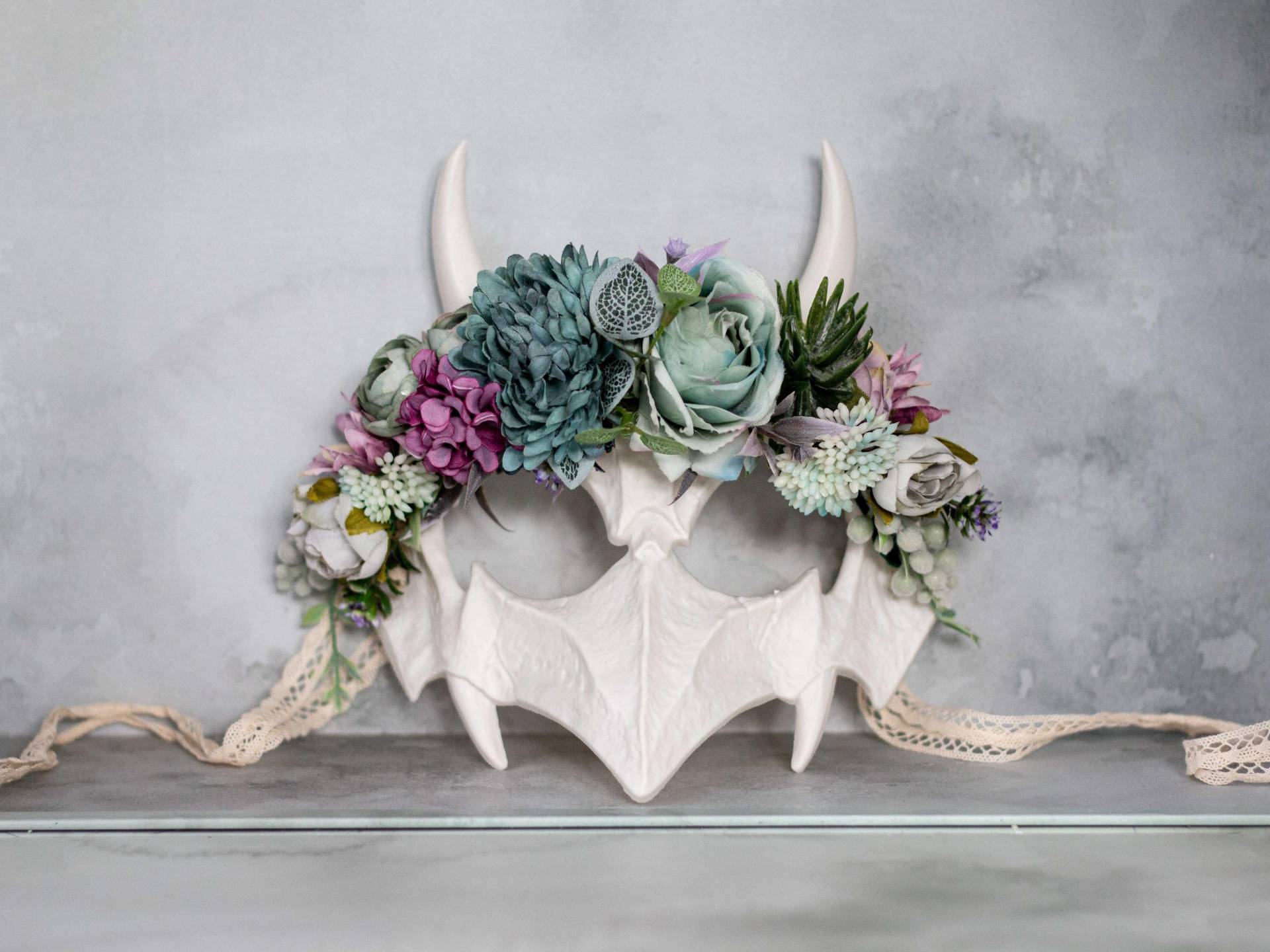 Skelett Maske Mit Blumen, Fantasy Floral Maske, Schädel Vogel Kopfschmuck, Erwachsene Karneval Cosplay Larp Kreatur Woodland Skelett Maske Mit Blumen, Fantasy Floral Maske, Schädel Vogel Kopfschmuck, Erwachsene Karneval Cosplay Larp Kreatur Woodland von LolaWhiteShop
